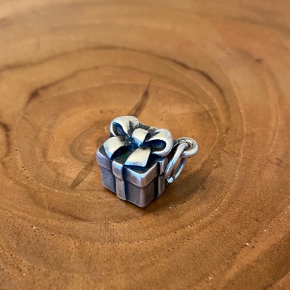 James Avery Jewelry Retired James Avery Gift Box Charm Sterling